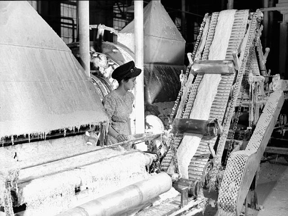 Clémence Gagnon at a Johns Manville asbestos-fiber carding machine, 1944