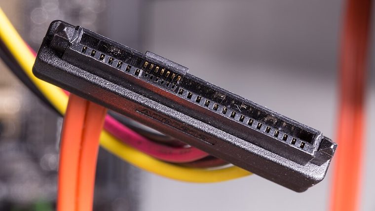 Photograph of SFF-8482 SAS Drive Power/Data Cable