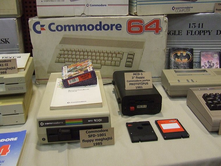 Photograph of Commodore SFD-1001 Disk Drive