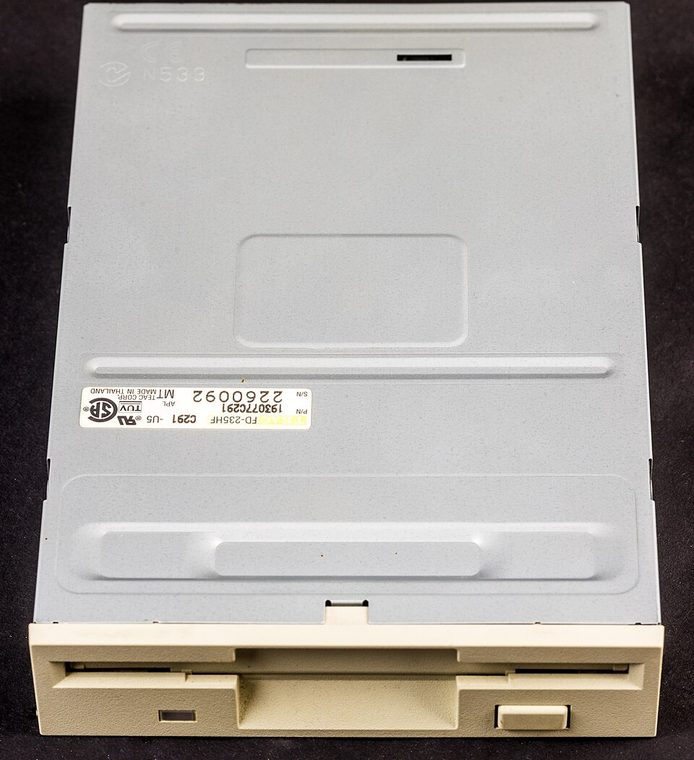 Photograph of TEAC FD-235HF 3.5-inch drive family